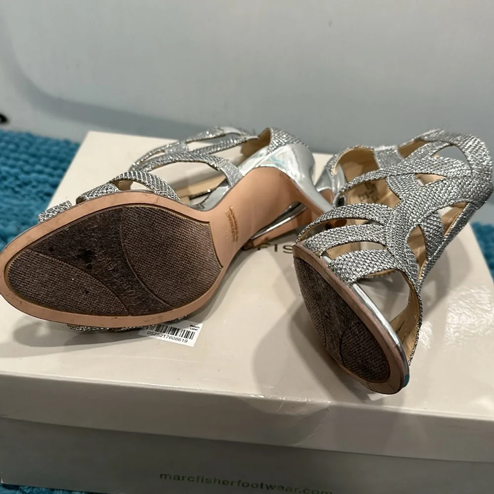 Heels - Picture 3 of 3